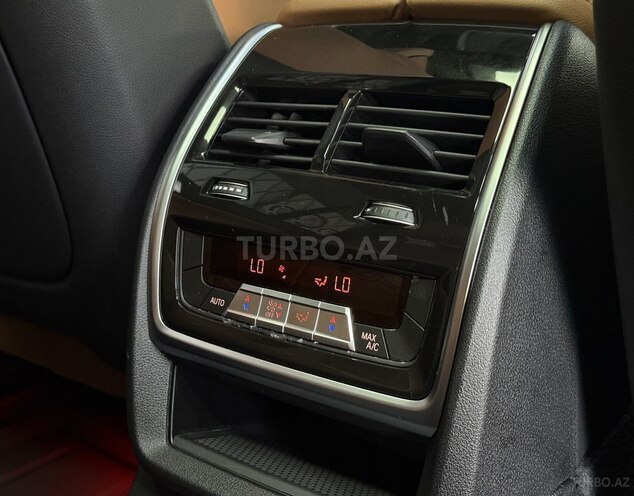 BMW X7-13