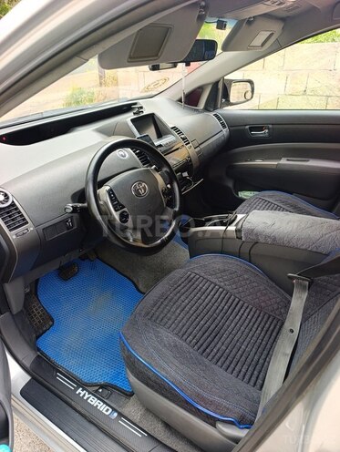 Toyota Prius-5