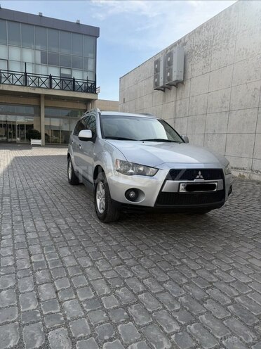 Mitsubishi Outlander-2