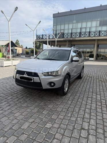 Mitsubishi Outlander-3