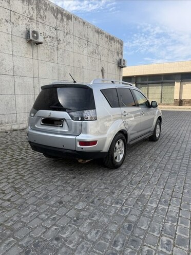Mitsubishi Outlander-6