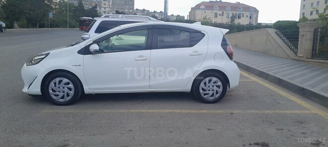 Toyota Aqua-3