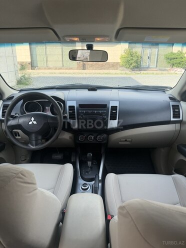 Mitsubishi Outlander-7