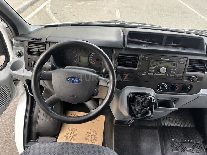 Ford Transit-3