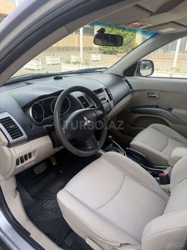 Mitsubishi Outlander-8