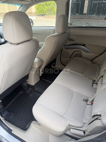 Mitsubishi Outlander-9