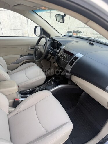 Mitsubishi Outlander-10