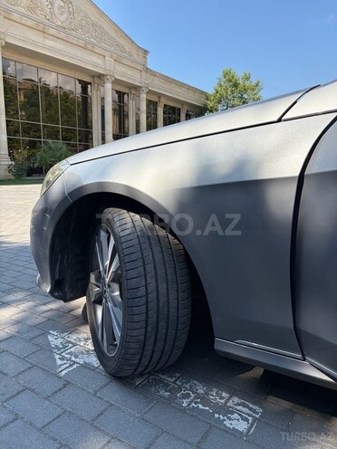 Mercedes E 250-11