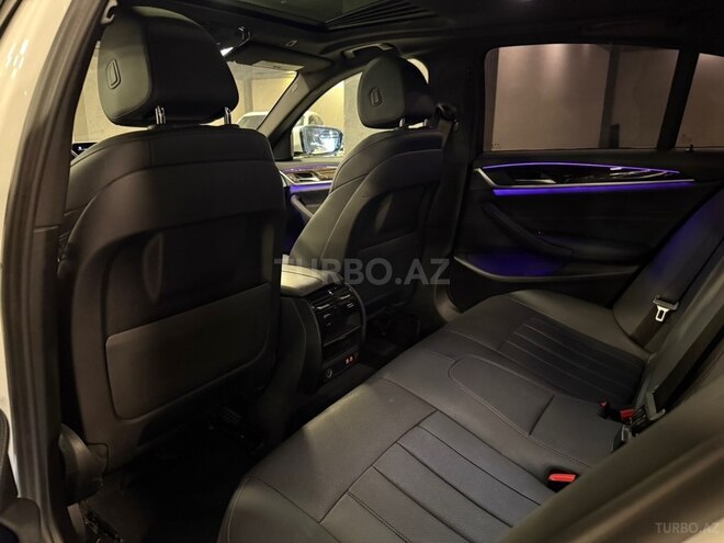 BMW 530e-11