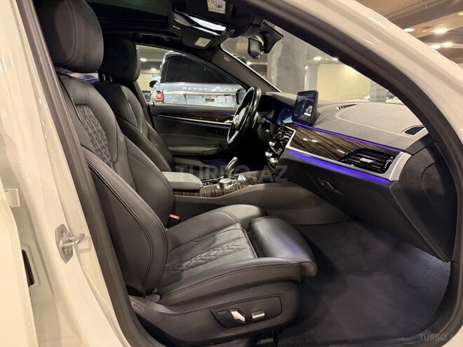 BMW 530e-12