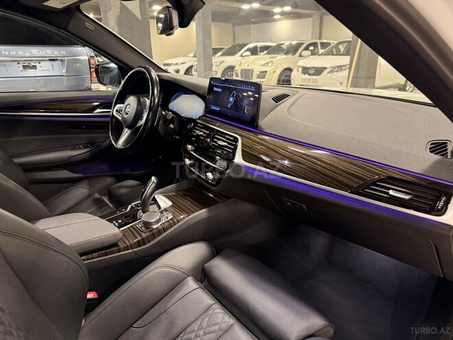 BMW 530e-13