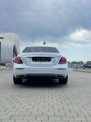Mercedes E 220 d-4