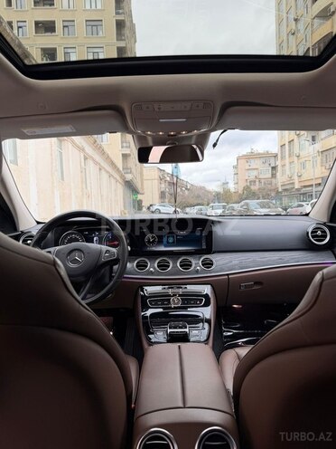 Mercedes E 220 d-11