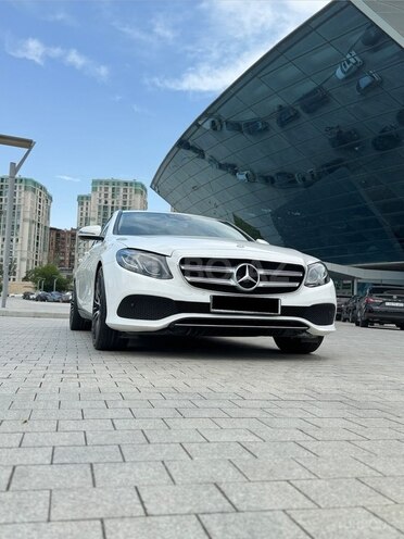 Mercedes E 220 d-1