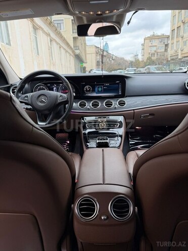 Mercedes E 220 d-12