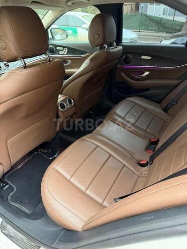 Mercedes E 220 d-8