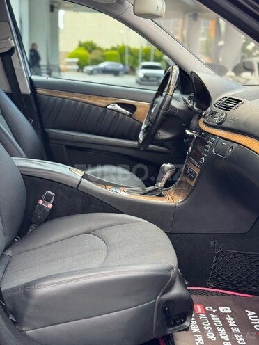 Mercedes E 300-19