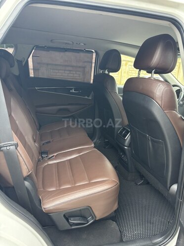 Kia Sorento-12