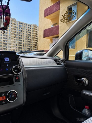 Nissan Tiida-9