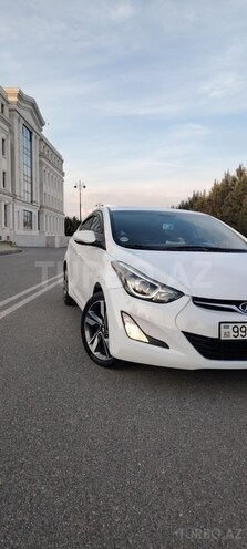 Hyundai Elantra-3