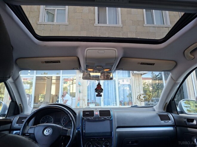 Volkswagen Jetta-11