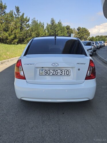 Hyundai Accent-2