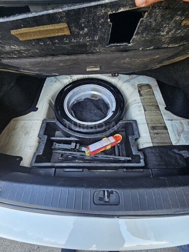 Hyundai Accent-12