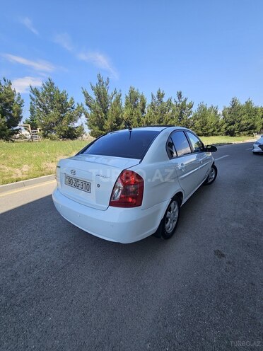 Hyundai Accent-11