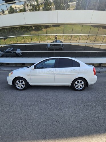 Hyundai Accent-4