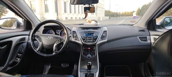 Hyundai Elantra-10