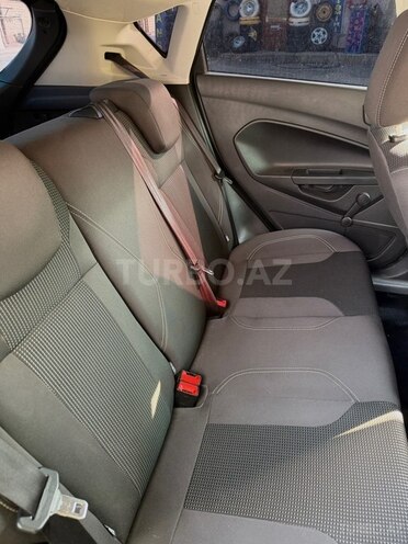 Ford Fiesta-6