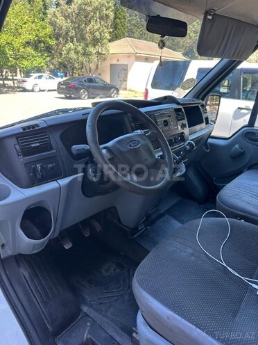 Ford Transit-6
