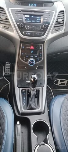 Hyundai Elantra-11