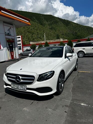 Mercedes E 300-1