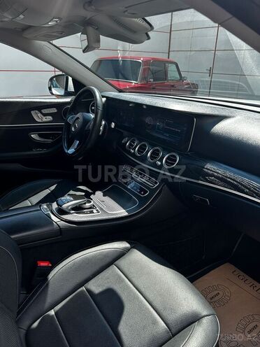 Mercedes E 300-9
