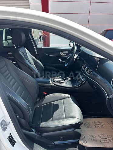 Mercedes E 300-11