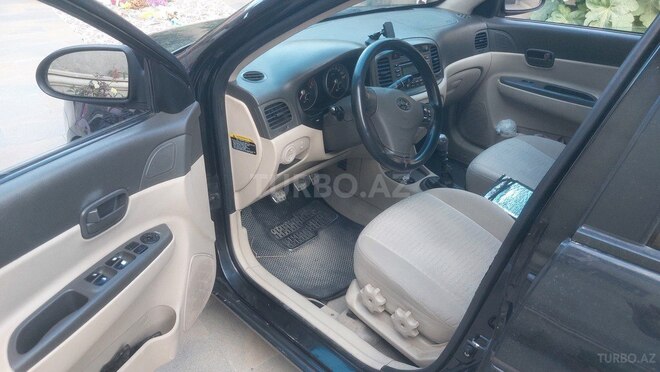 Hyundai Accent-4