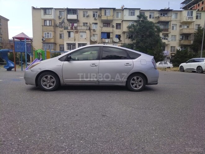 Toyota Prius-5