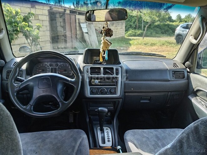 Mitsubishi Pajero io-4