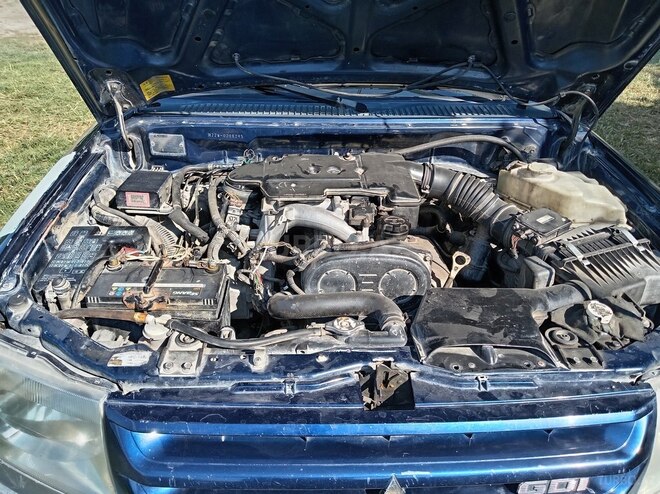 Mitsubishi Pajero io-6