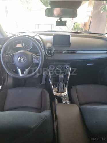Toyota Yaris-5
