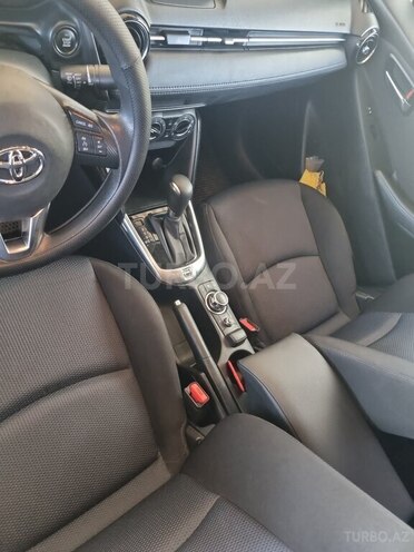 Toyota Yaris-7