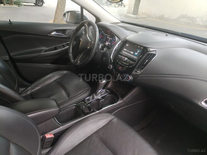 Chevrolet Cruze-12