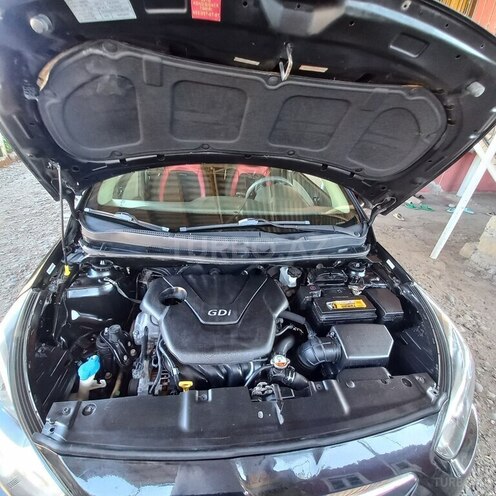 Hyundai Accent-4