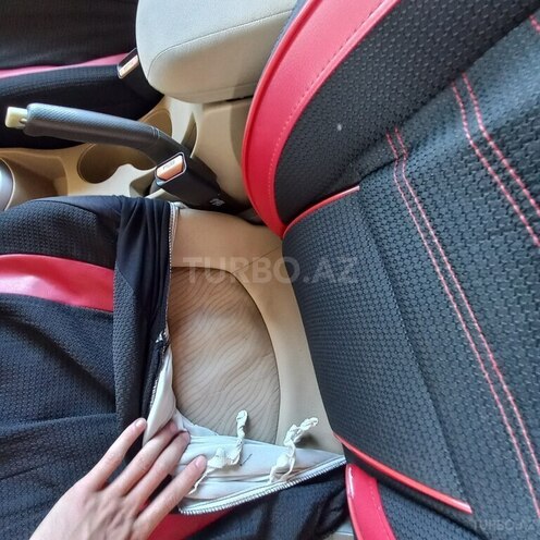 Hyundai Accent-7