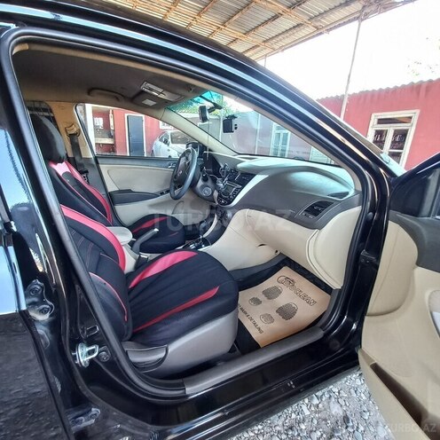 Hyundai Accent-6