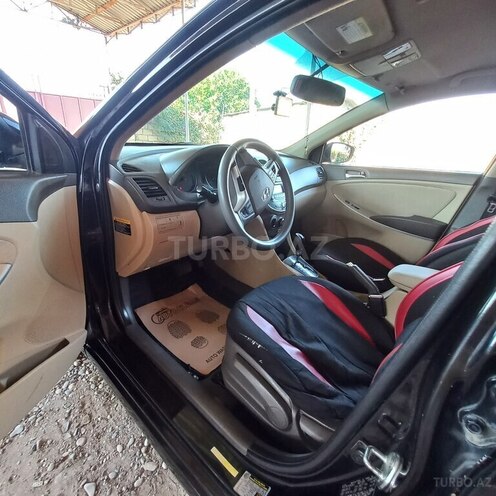 Hyundai Accent-8