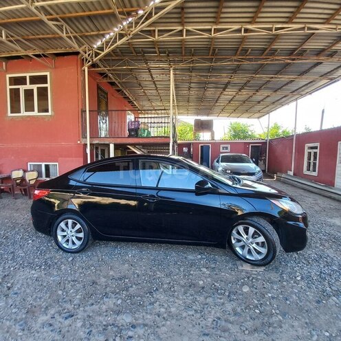 Hyundai Accent-10