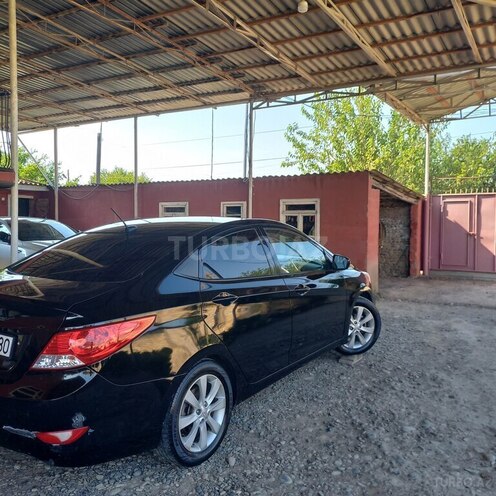 Hyundai Accent-13