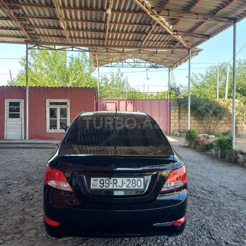 Hyundai Accent-14
